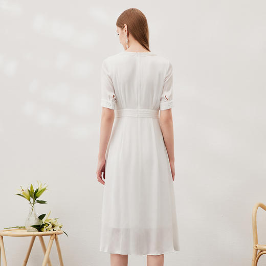 EITIE爱特爱夏季新款气质V领显瘦高腰连衣裙7007738 商品图5
