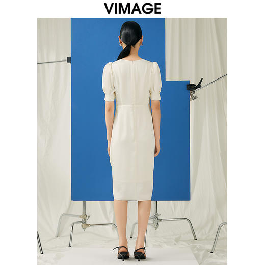 VIMAGE纬漫纪夏季新品纯色百搭洋气褶皱收腰连衣裙V1907527 商品图4
