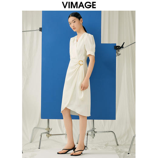 VIMAGE纬漫纪夏季新品纯色百搭洋气褶皱收腰连衣裙V1907527 商品图1
