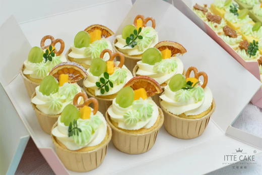 【下午茶组合】动物奶油；超值15~20人份 下午茶组合 25套盘叉；班戟9个，云朵卷5个，蛋糕切块40个；如需摆台另收200服务费（提前一天预订）；出游下午茶、自助下午茶、简约下午茶，简约却不简单~ 商品图1