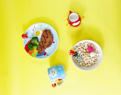 泰国进口儿童陶瓷餐具卡通飞机水杯马克杯饭碗餐盘 商品图2