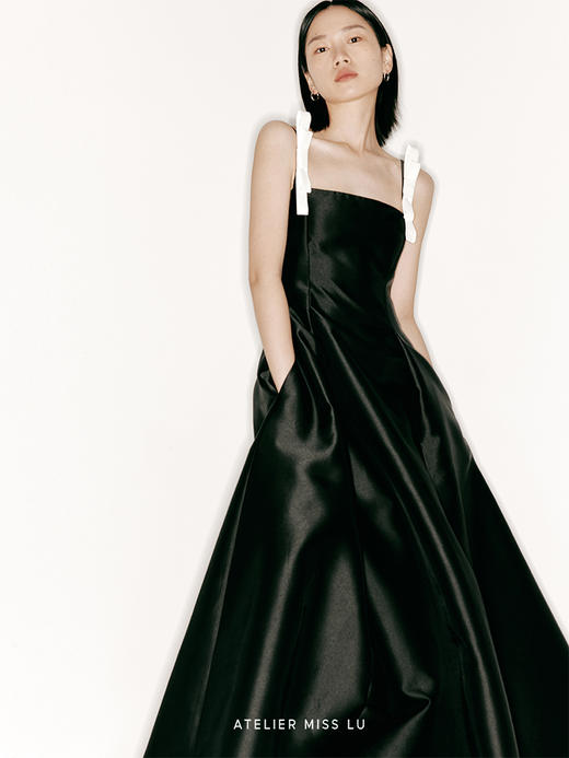 【华丽国度】蝴蝶结吊带缎感光泽A字大摆及地长裙/23000007 商品图3