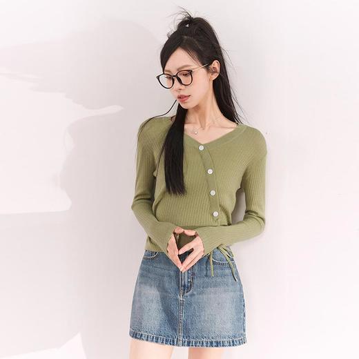 西遇薄款针织衫女2023春夏新款不规则设计感短款收腰V领长袖上衣10030918 商品图4