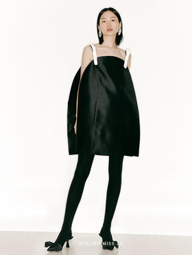 【芝麻丸子】蝴蝶结肩带椭圆蛋壳造型连衣裙/23000033A