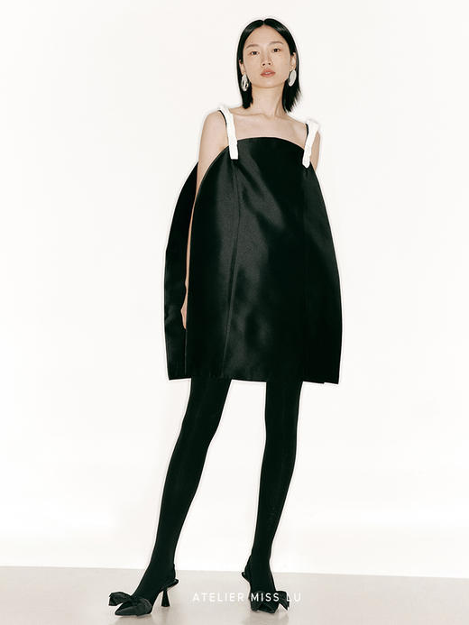 【芝麻丸子】蝴蝶结肩带椭圆蛋壳造型连衣裙/23000033A 商品图0