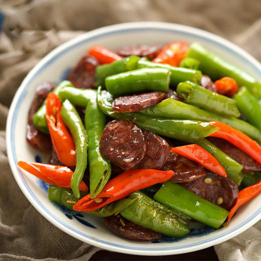 丽江-风干腊香肠大千世界，山高水远，每一条风味的古道上都能遇到美味的热肠。心心相印，肠来肠往，于悲喜欢欣的人间万象中，尽诉衷肠 商品图4