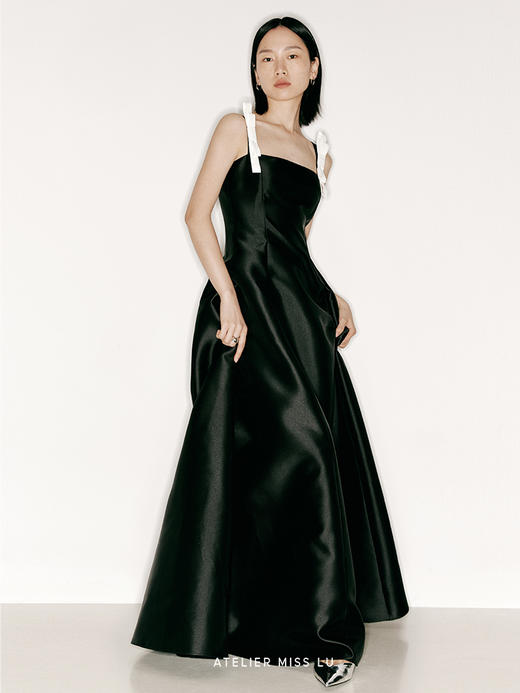 【华丽国度】蝴蝶结吊带缎感光泽A字大摆及地长裙/23000007 商品图2