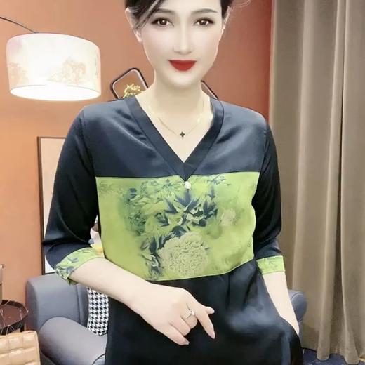 ZH273-1五分袖打底衫女2023年V领时尚气质复古缎面遮肚显瘦小衫遮肉上衣 商品图3