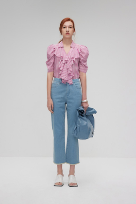 荷叶领泡泡袖衬衫