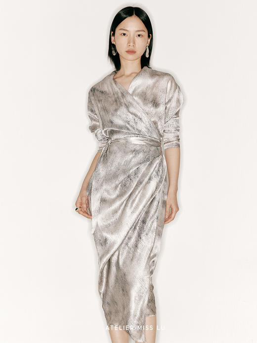 【呼啸山庄】品牌定制印花桑蚕丝立裁垂褶裹身长袖连衣裙/23000047 商品图2