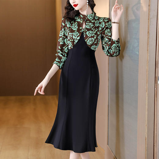 AHMhxyr8023大码印花真丝连衣裙女2023春季新款复古优雅圆领盘扣假两件鱼尾裙 商品图2