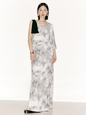 【玛丽皇后】品牌定制印花斜肩扇形单袖廓形长裙/23000008