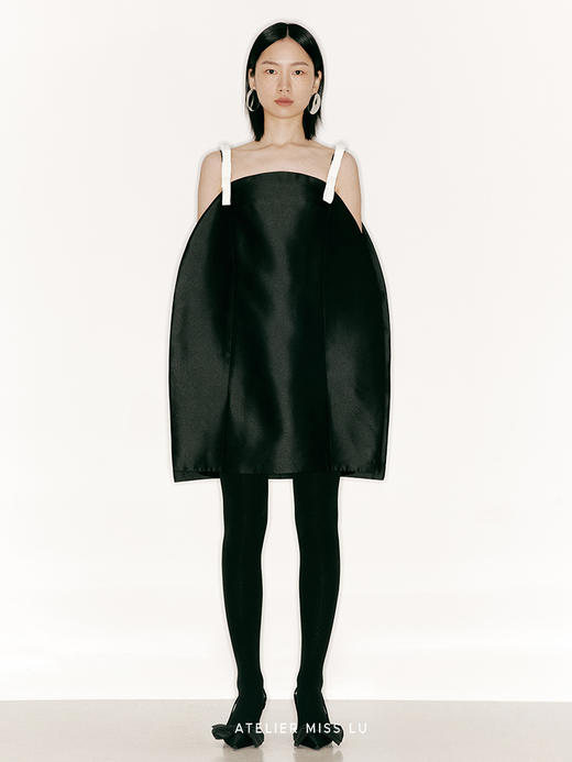 【芝麻丸子】蝴蝶结肩带椭圆蛋壳造型连衣裙/23000033A 商品图1