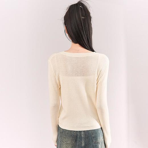 西遇薄款针织衫女2023春夏新款不规则设计感短款收腰V领长袖上衣10030918 商品图3