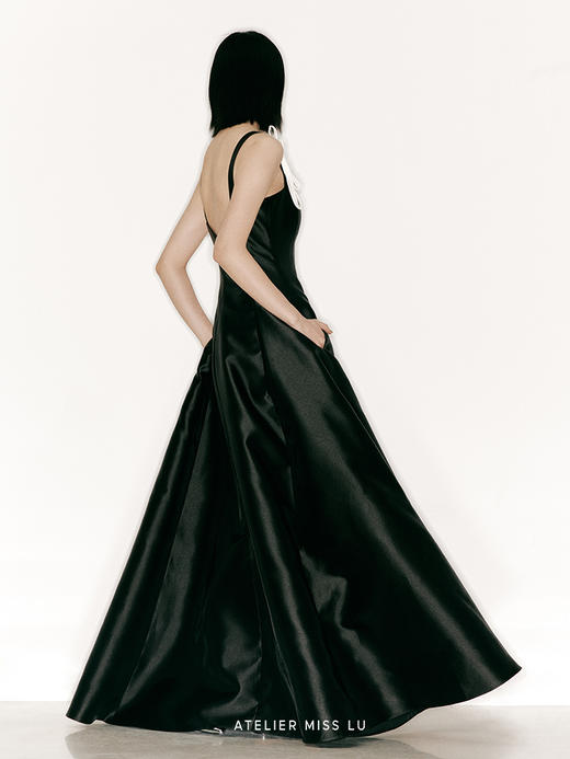 【华丽国度】蝴蝶结吊带缎感光泽A字大摆及地长裙/23000007 商品图1