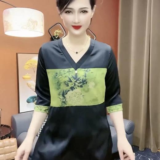 ZH273-1五分袖打底衫女2023年V领时尚气质复古缎面遮肚显瘦小衫遮肉上衣 商品图2