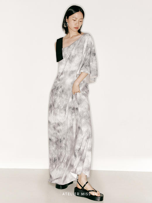 【玛丽皇后】品牌定制印花斜肩扇形单袖廓形长裙/23000008 商品图2