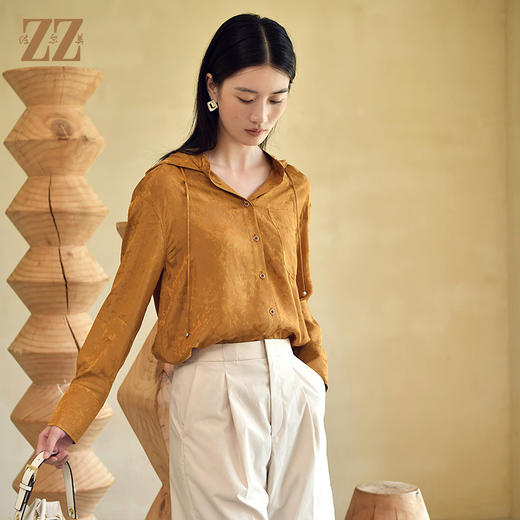 佐尔美2022秋季新款 法式复古简约焦糖色提花衬衫上衣女E23SY26 商品图3