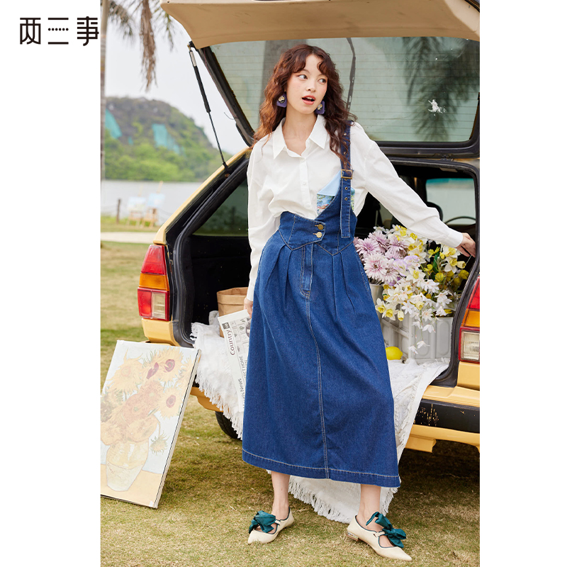 两三事一人相伴 春夏新款时尚单边背带裙系扣高腰牛仔半身裙S23CKB050