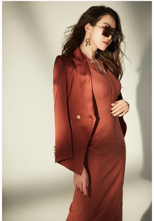 “沙伦玫瑰”颈袖添香2024春季新款职业连衣裙山楂红时尚气质OL修身包臀裙子LT1XC1048 商品图2
