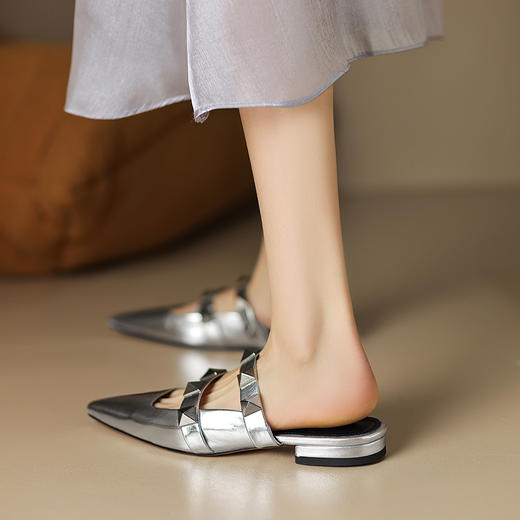 性感优雅，尖头真皮几何铆钉平底凉拖HB-4026 商品图0