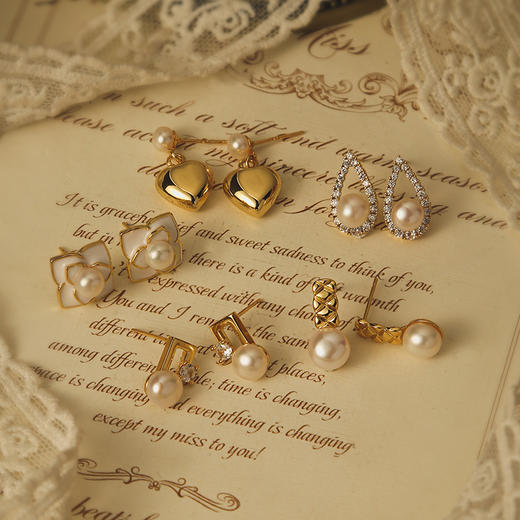 【七天耳钉不重样，一对不到40元】Manreya玛芮雅“都市精英七天&五天珍珠耳钉”丨女神精英必备，天然淡水珍珠，18k注金材质，S925银针 商品图1