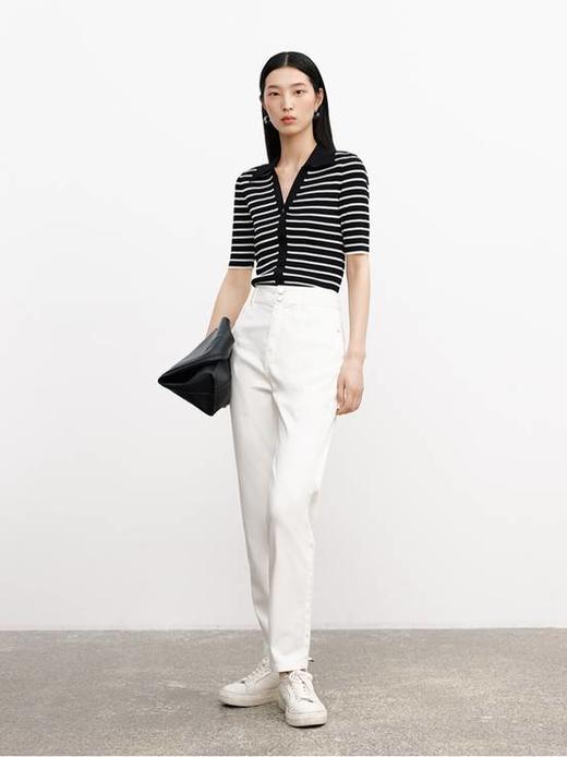 MM麦檬商场同款2023春夏新款冰丝条纹v领针织短袖T恤女5E4130491 商品图3