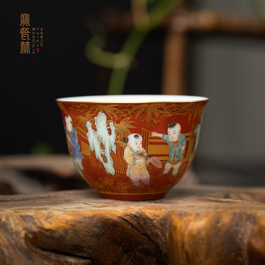 红地古彩描金婴戏杯 商品图0