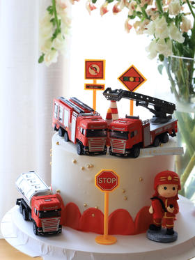 消防车和消防员