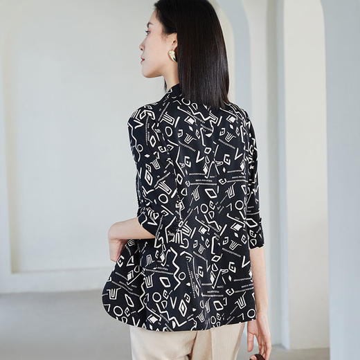 玳莎重磅印花真丝西装女2023年夏季新款简约设计感两色印花七分袖防晒外套  DB37202 商品图3