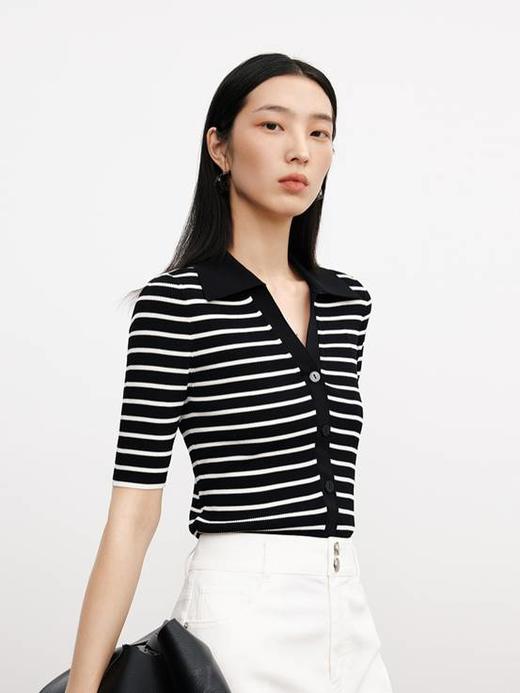 MM麦檬商场同款2023春夏新款冰丝条纹v领针织短袖T恤女5E4130491 商品图1