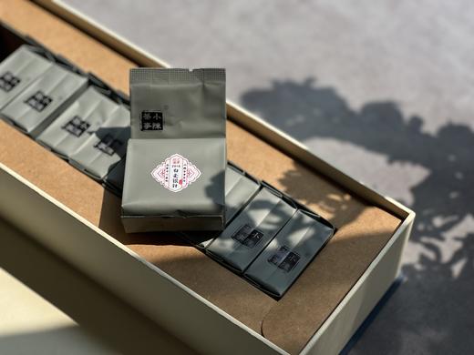 【礼盒装】2018白毫银针的香气，丰腴、华美、娇俏、清鲜，如提拉米苏一样，综合，又丰沛 商品图4