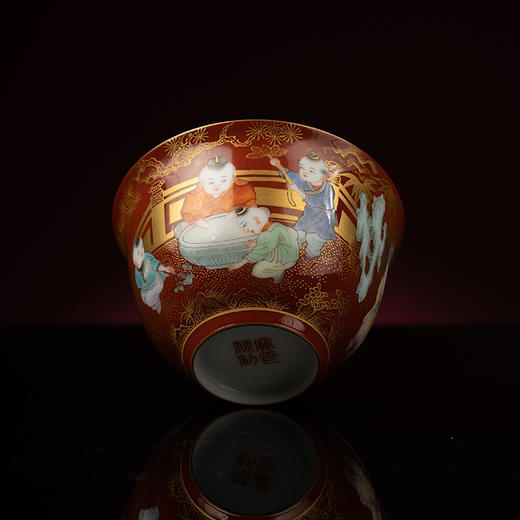 红地古彩描金婴戏杯 商品图4