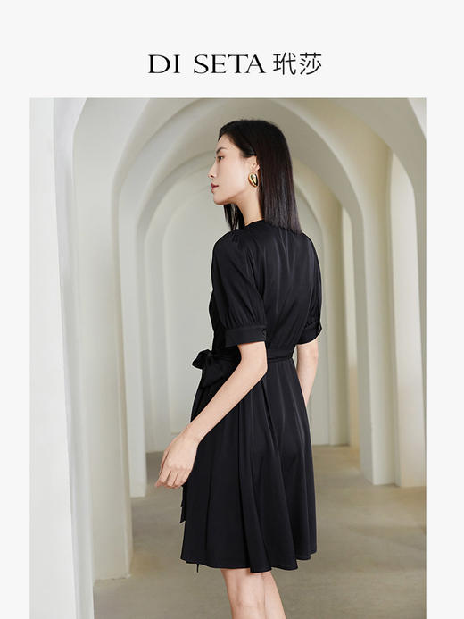 玳莎V领真丝小黑裙2023年夏季新款收腰优雅系带设计感中长款裙子  DB35101 商品图2