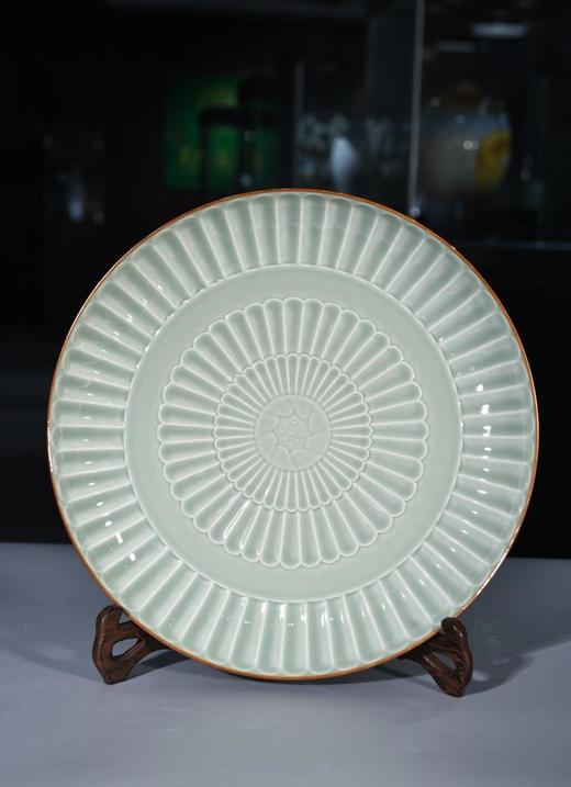 影青釉菊瓣纹盘 商品图0