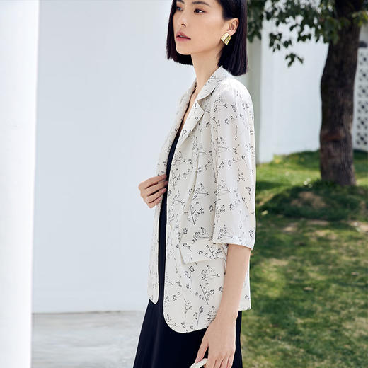 玳莎重磅印花真丝西装女2023年夏季新款简约设计感两色印花七分袖防晒外套  DB37202 商品图2