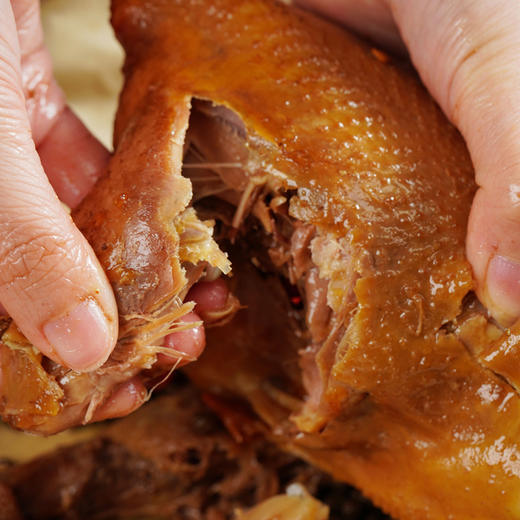 椒麻鲜香！麻椒手撕鸡【选用280多天散养走地鸡  ， 肉质紧嫩而不柴】麻椒/五香两种口味 十几种香料熬制卤汤  15天锁鲜装~ 商品图2