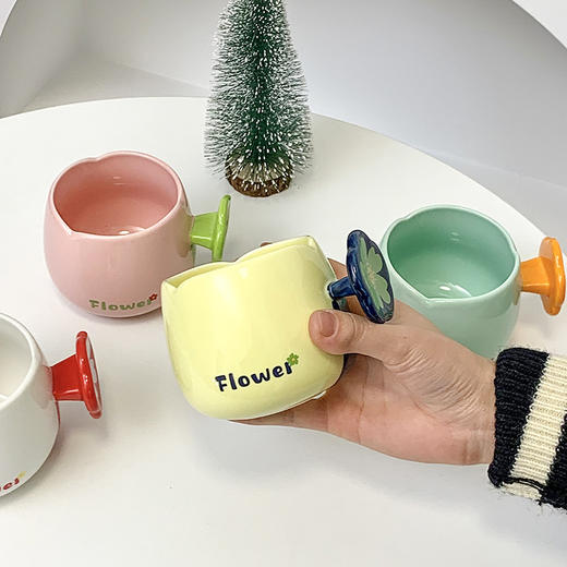【好物推荐】创意花朵陶瓷杯撞色马克杯小容量家用水杯 商品图0