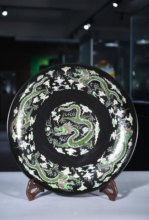 黑地素三彩九龙大盘 商品图0