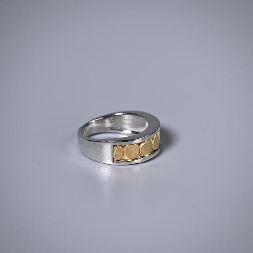 汉代盔甲金饰片白金指环 商品图2