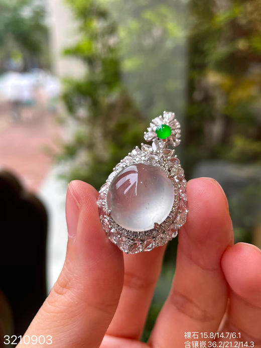 3210903，玻璃蛋面吊坠。具体价格微信咨询 商品图2