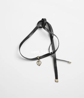 强推必收！C 项链 可甜可盐上身惊艳的小羊皮Choker 盘活简单T恤的颈饰