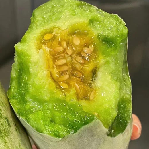 🍃小情瓜蜜瓜，绿蒂‮肉脆‬‎，‮皮青‬‎黄‮囊‬‎，一口下去满口蜜汁💦‮甜脆‬‎爽口，舌尖流‮～蜜‬‎ 现在的水果，真的太‮了会‬‎！高级嘴闭眼入！ 商品图4