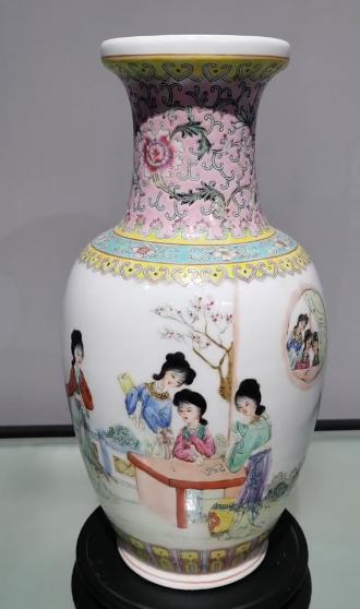 粉彩人物花兰瓶 商品图0