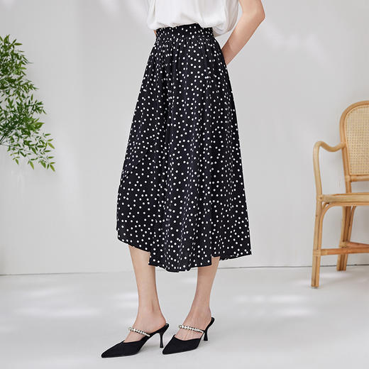 EITIE爱特爱夏新款时尚复古黑色长裙显瘦不规则高腰波点半身裙B2306104 商品图1