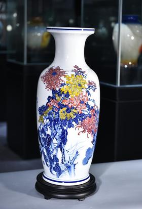 釉下五彩秋菊花兰瓶