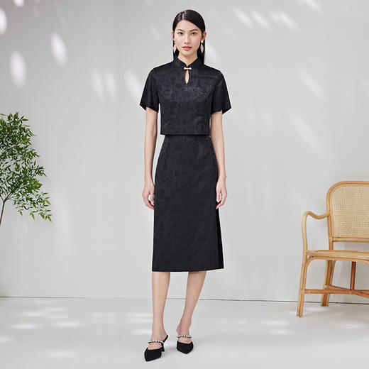 EITIE爱特爱夏新款中式立领盘扣短款显瘦暗纹印花时尚黑色上衣B13108 商品图3