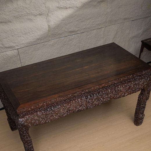 二十世纪 紫檀束腰三弯腿满雕云龙纹大画桌 商品图2