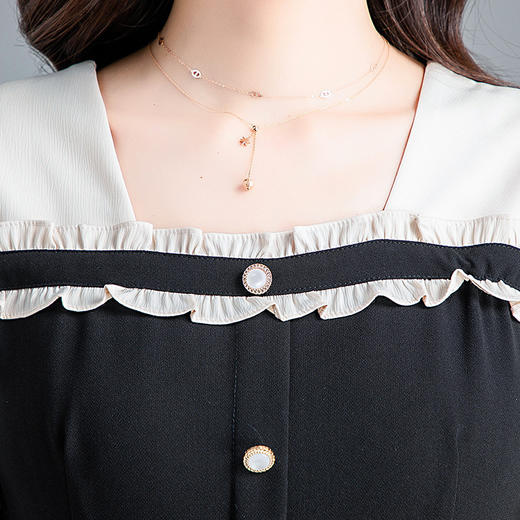 QYMXYKL-CF12-L 2023年夏款中长款简约拼接修身时尚连衣裙方领短袖气质通勤A字裙 商品图3