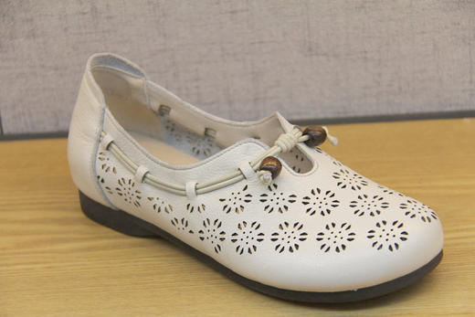 豪行女鞋21292351妈妈鞋凉鞋真皮软底舒适镂空一脚蹬女鞋透气冲孔 商品图1